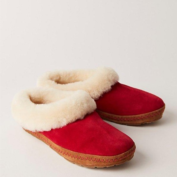 NEW L.L.Bean Wicked Good Squam Lake Slippers  Shearling Fur Suede Red Sz 8 - Picture 1 of 13